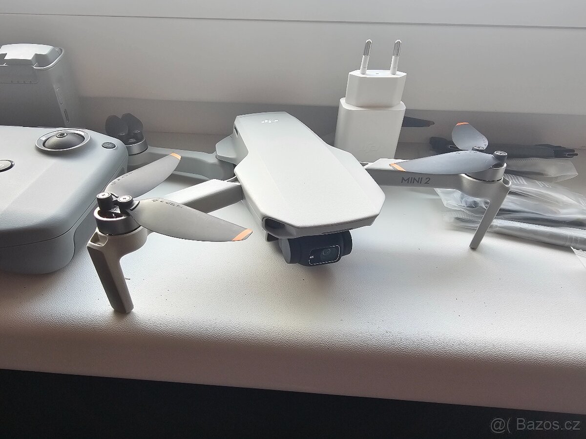 DJI Mini 2 fly more combo