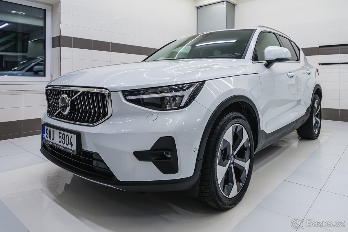 Volvo XC40 2023 B3 benzín 120kW AT/FWD Plus Bright 360° CZ