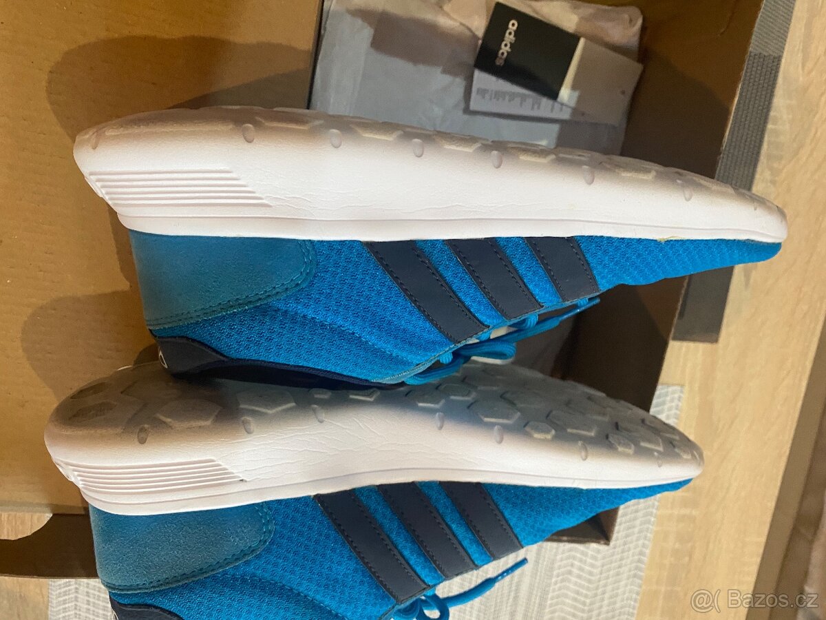 Adidas lehká obuv na léto v 42