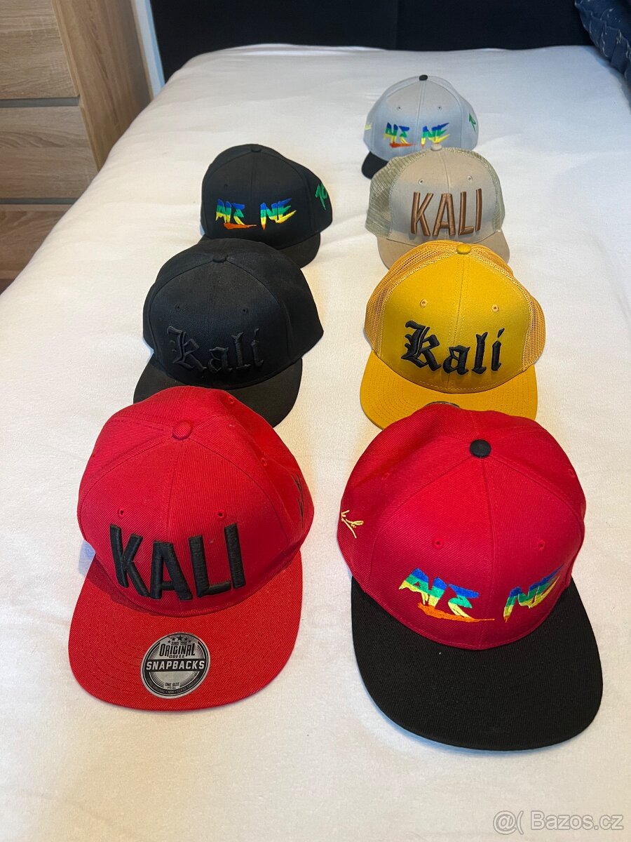 Snapbacky KALI – originální merchandise, nikdy nenošené