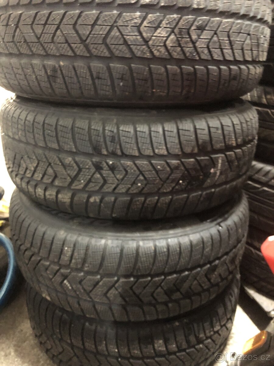 4 ks zimni pneumatiky 235/65 r17 Pirelli