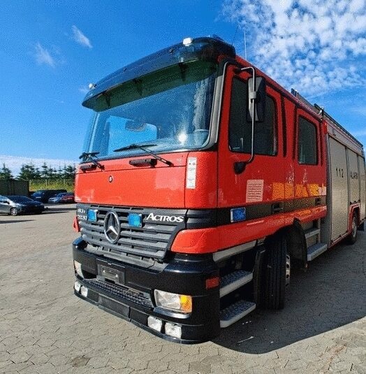 Hasičské vozidlo, Mercedes Actros 1831, 2000 l vody