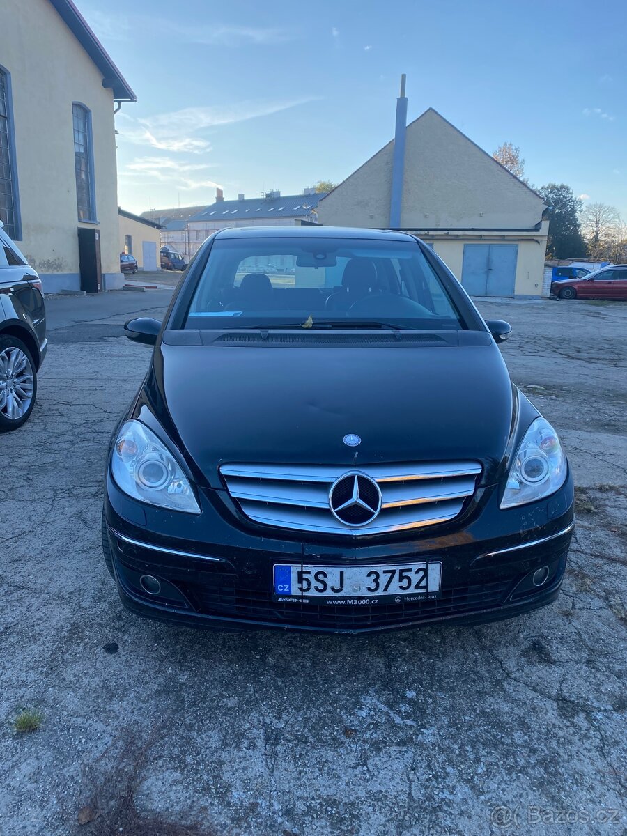 Mercedes B