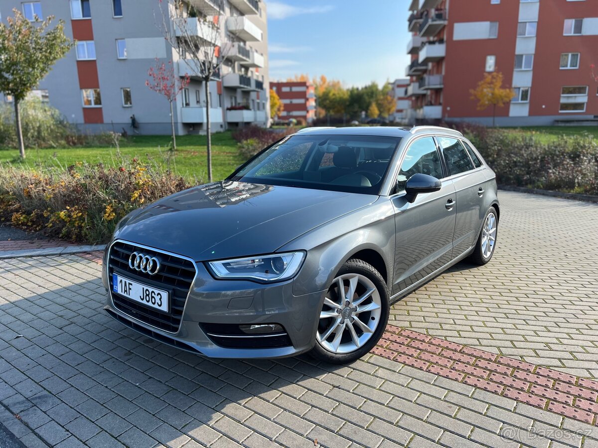 Audi A3 SPORTBACK/16TDI/2013/Manuál/Navigace/Xenon/PDC