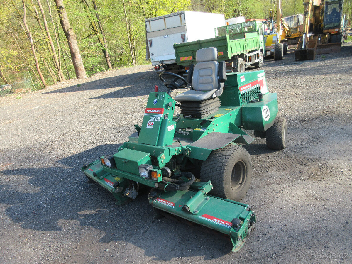 Malotraktor 4x4 RANSOMES PARKWAY 2 250P -