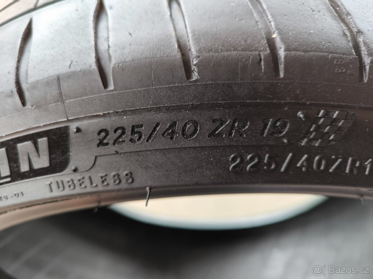 Letní 225/40 r19