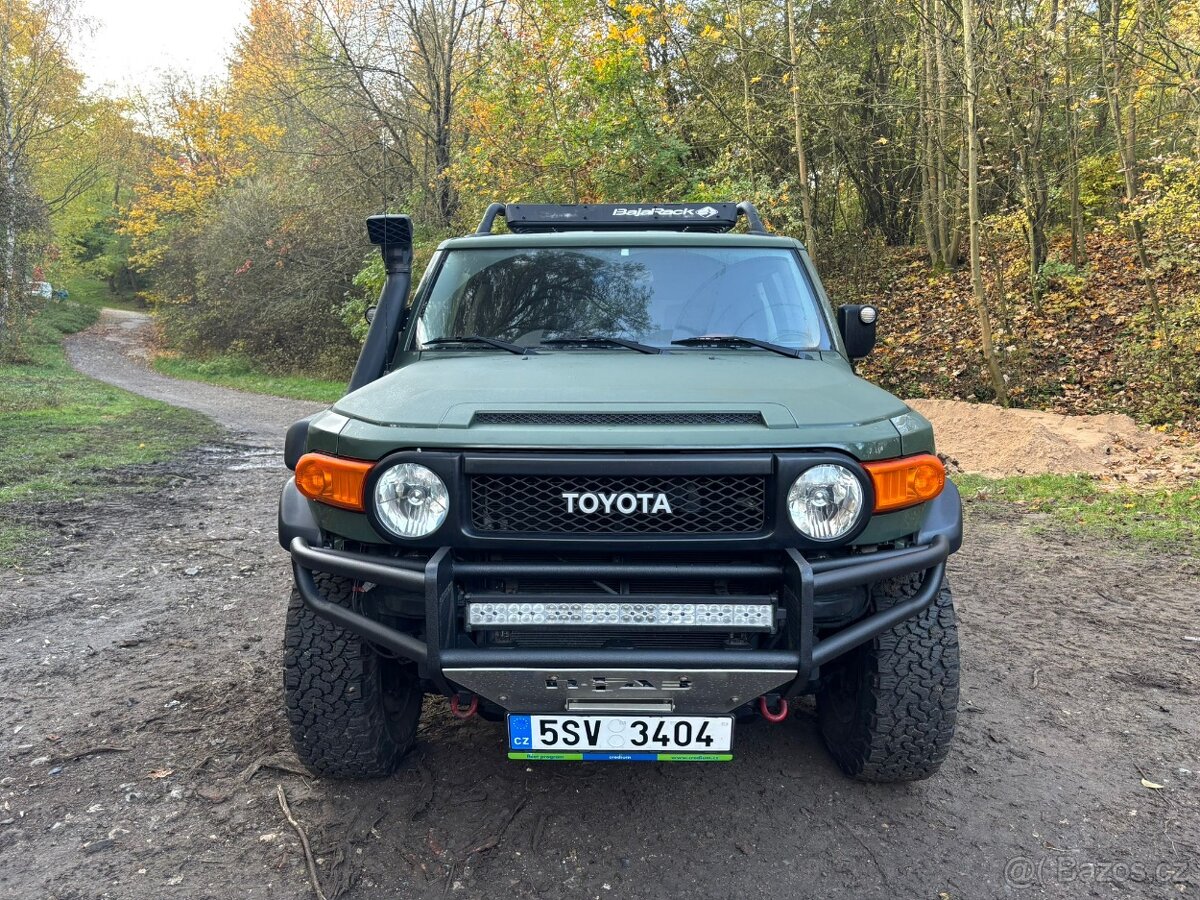 FJ Cruiser facelift 2011 ARMY GREEN - VZÁCNÁ EDICE