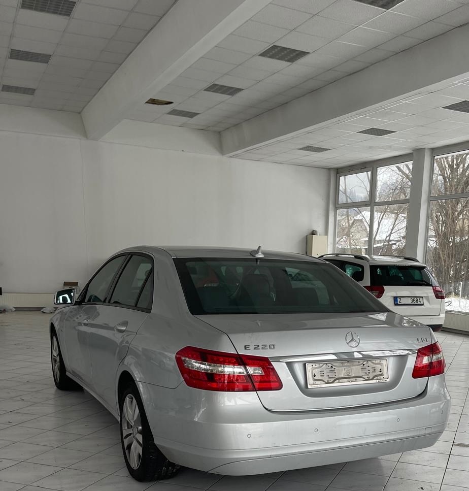 Mercedes-Benz E220CDi,najeto 111 tis.km,servis autorizovaný