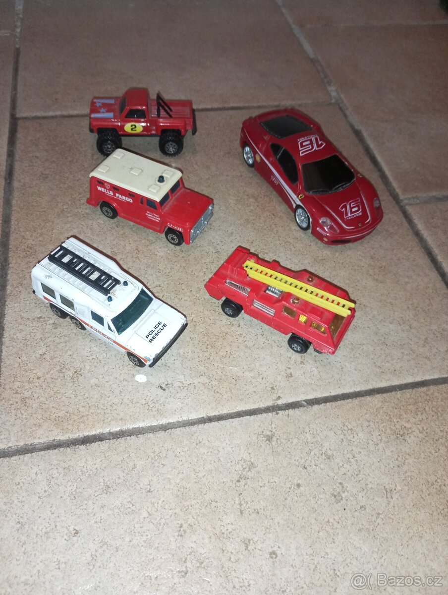 Autíčka Matchbox a další