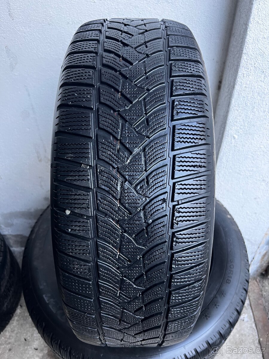 Zimní pneu DUNLOP 235/60/18