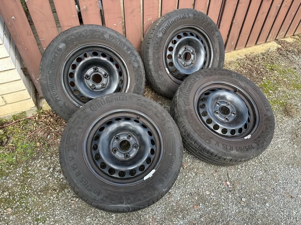 Sada disků s letními pneumatikami 195/65 R15 V Continental