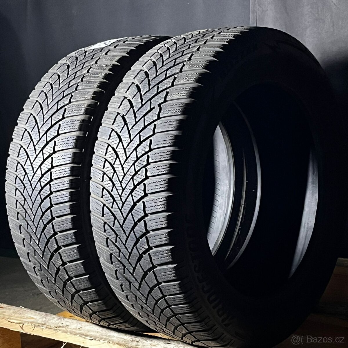 Zimní pneu 215/55 R17 98V Bridgestone 5mm