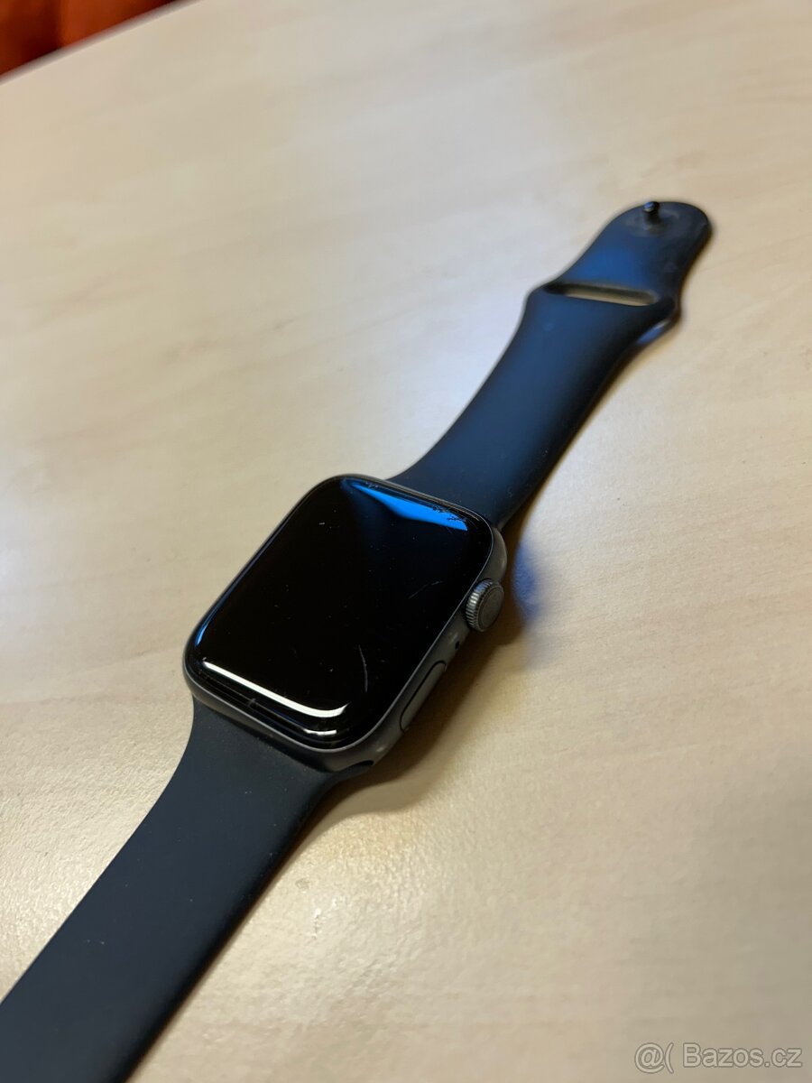 Apple Watch 44mm series 4 - nefunkční displej