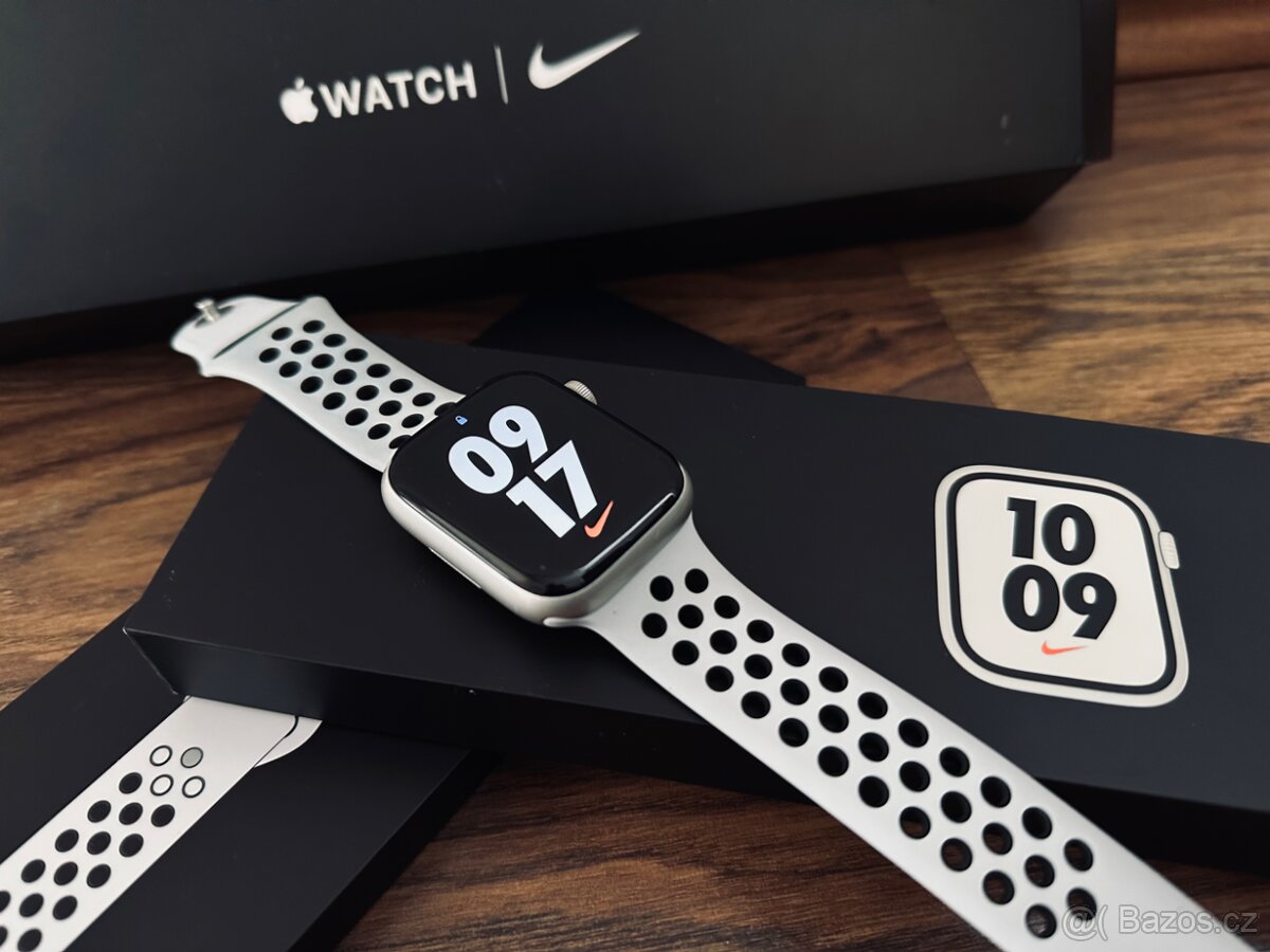  Apple Watch 7 silver Nike series, 45 mm, top stav