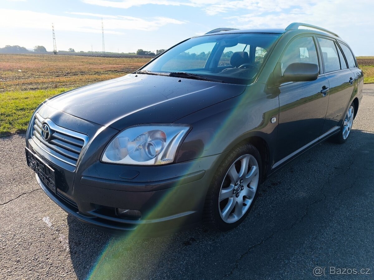 Toyota Avensis Combi Executive 2.0-VVT-i / benzín