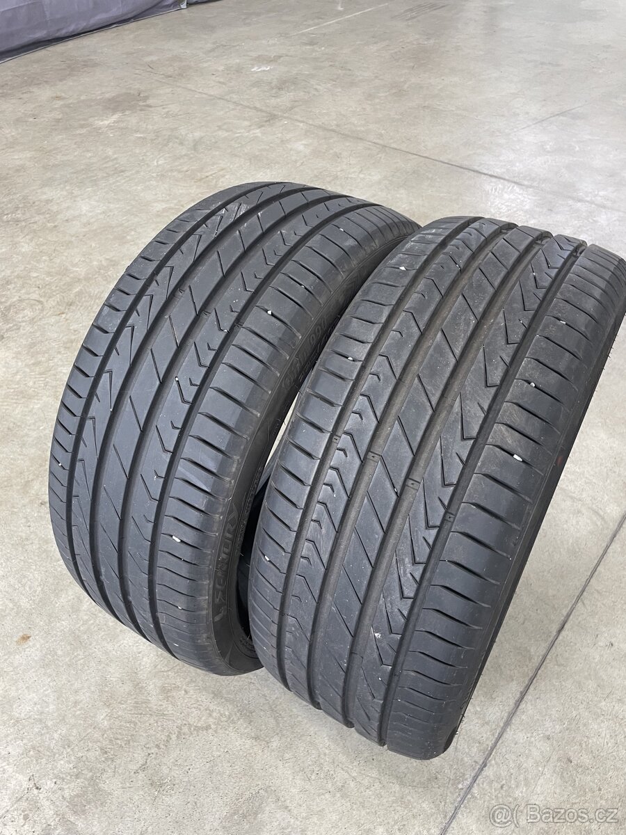 225/40R18 92W