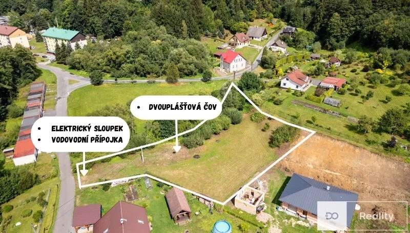 Prodej zasíťované parcely 2393 m2