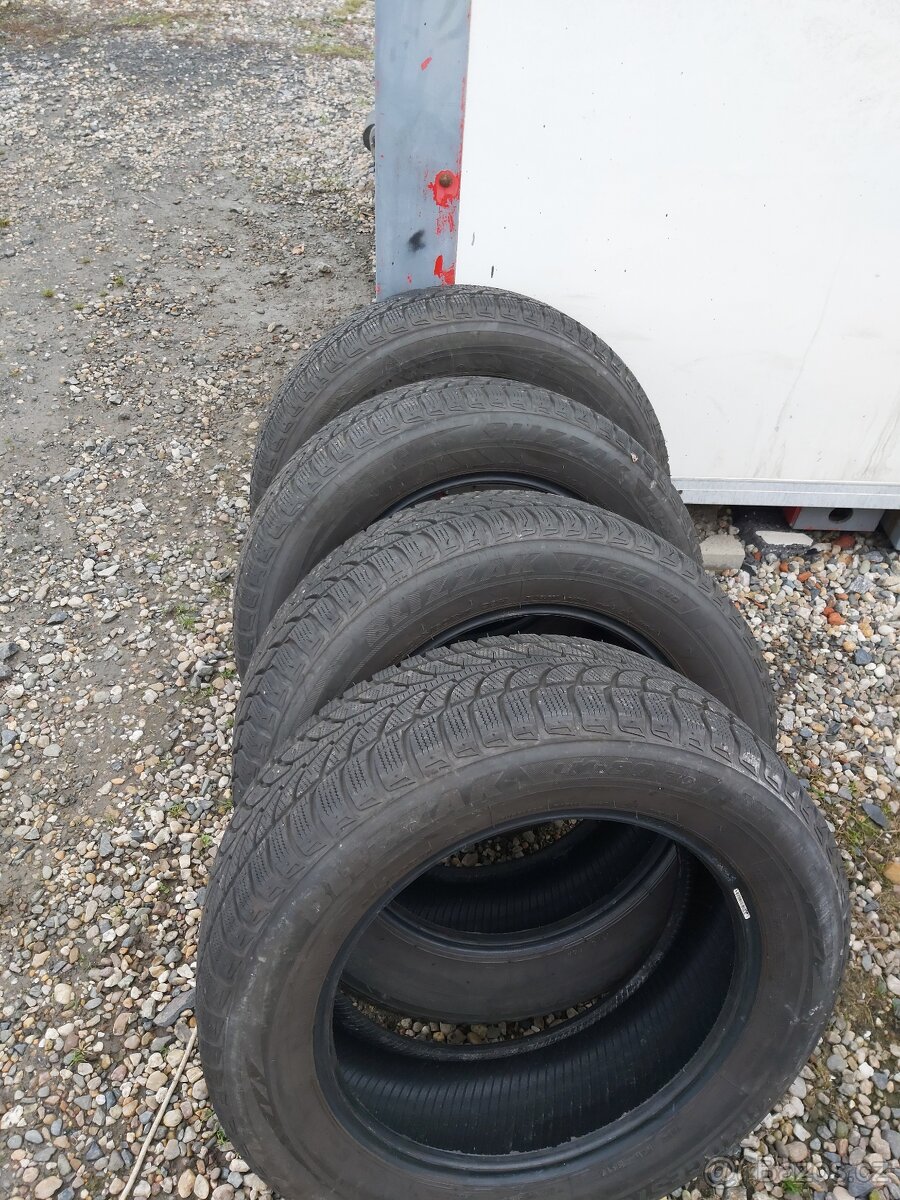 17" zimní pneu Bridgestone 225/60/R17 99H