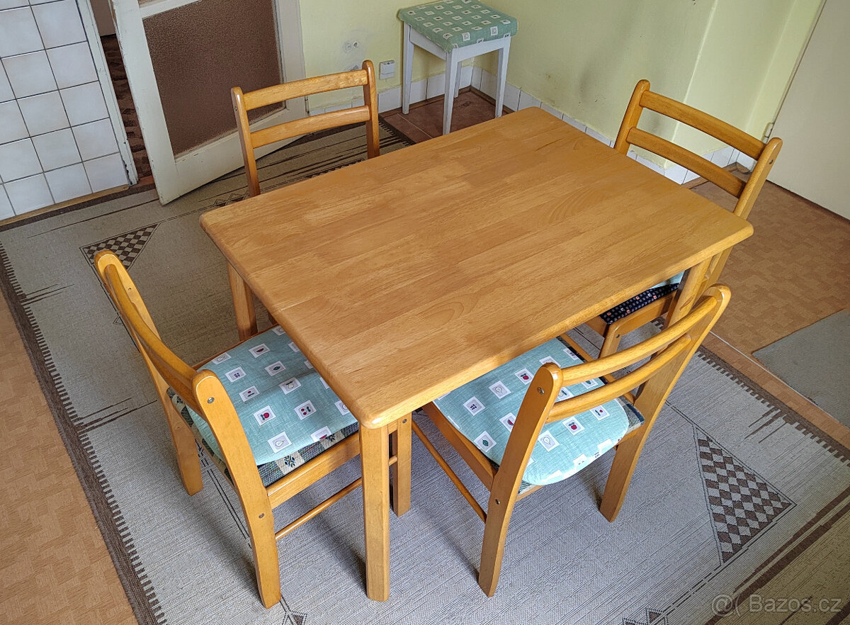 kuchyňský stůl + 4 židle