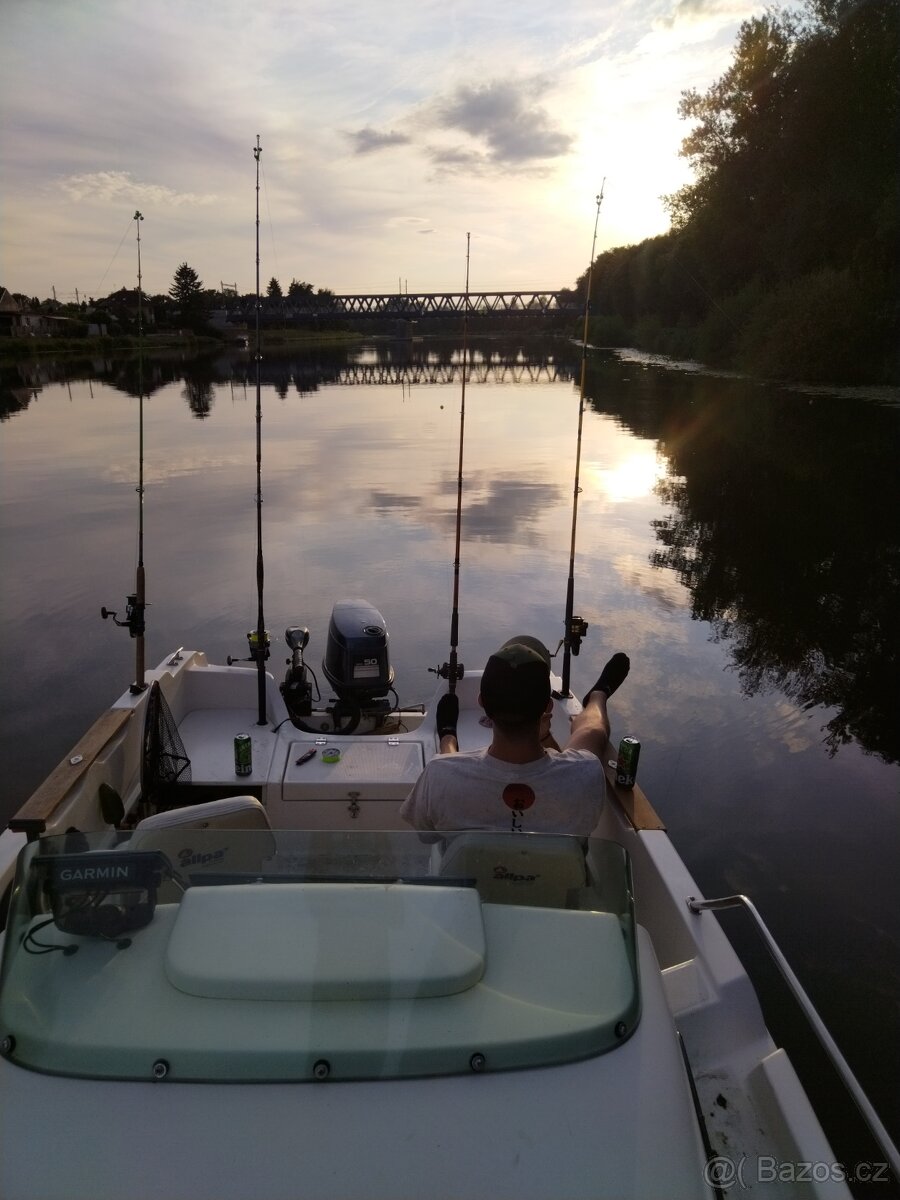 Kajutová loď Jennau Merry Fisher 480