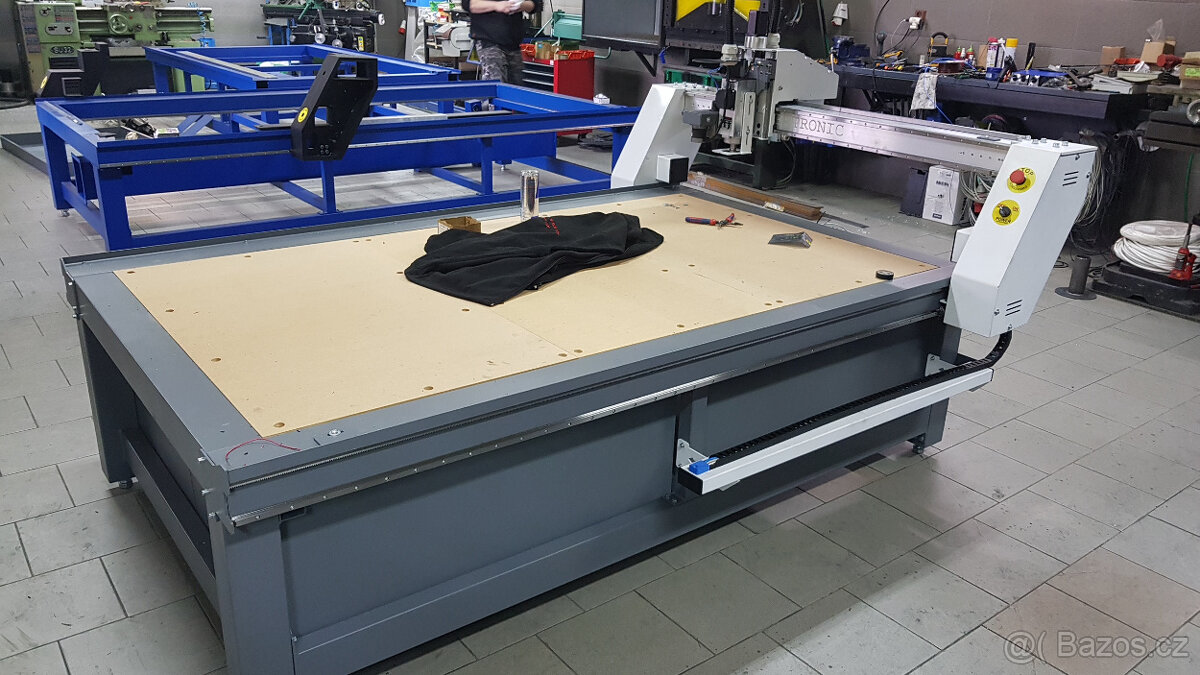 CNC Frezka 1300x2600mm s možností vákuového držení