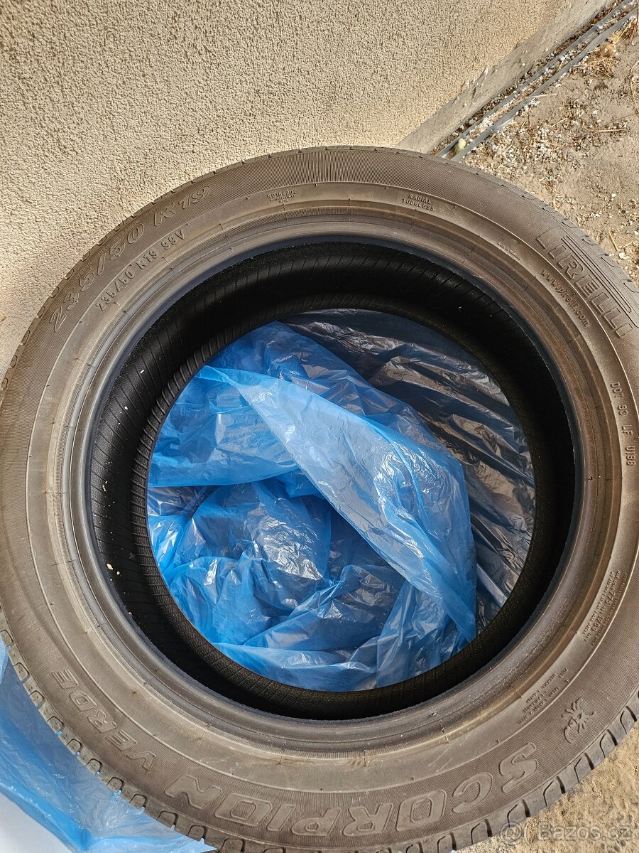 Pirelli 235 50 r19 letní