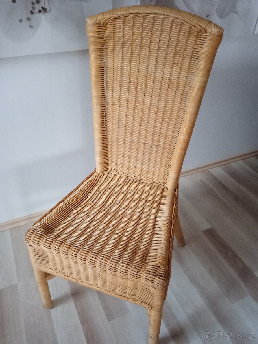 Proutěná židle