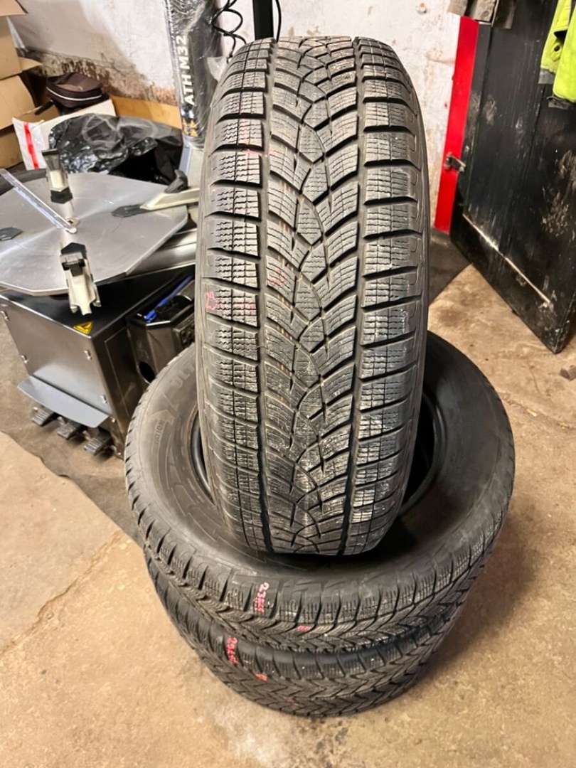 4ks zimní 225/65 R17 102H GoodYear DOT 2020