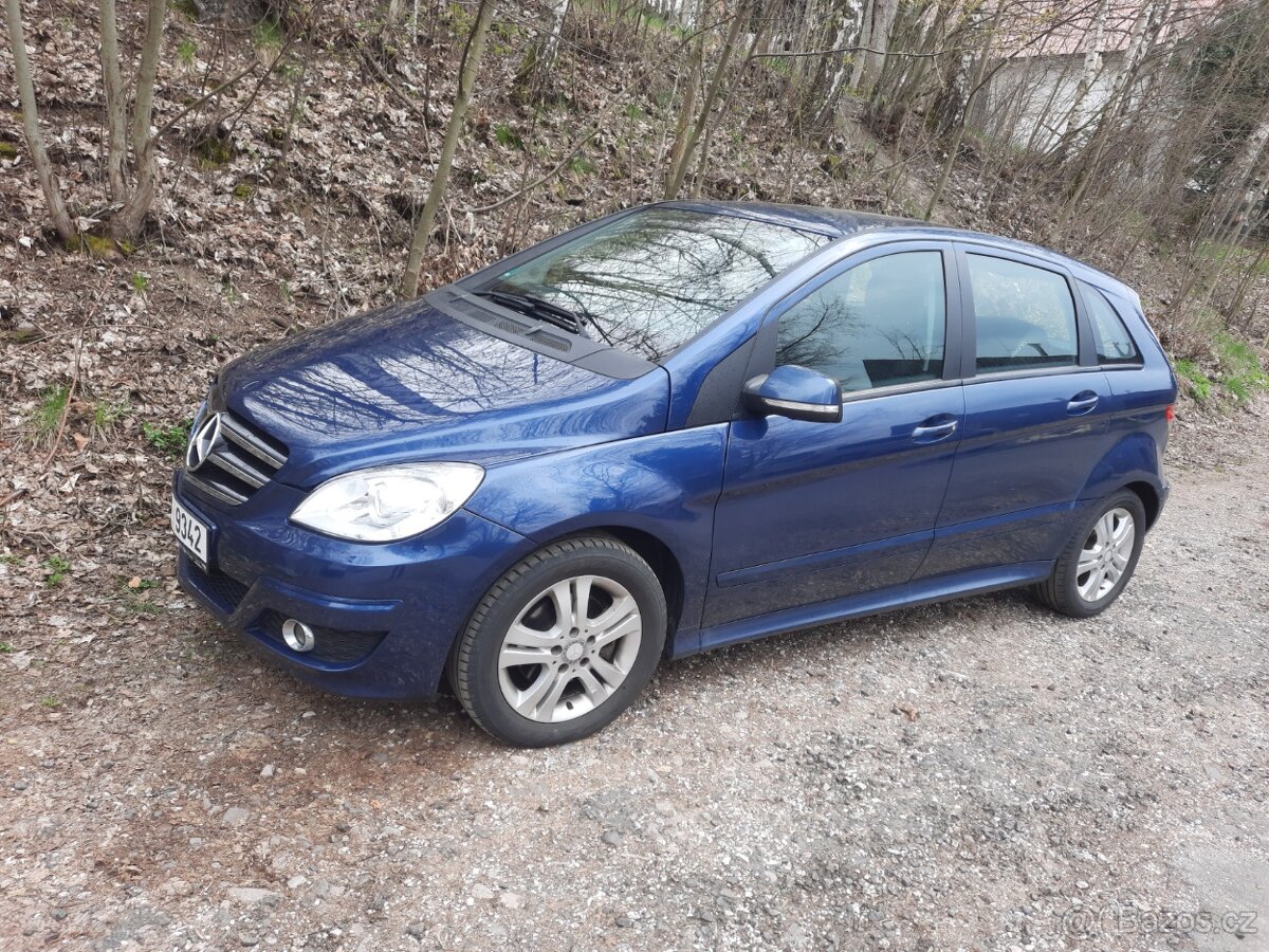 Mercedes  B180 v dobrém stavu.