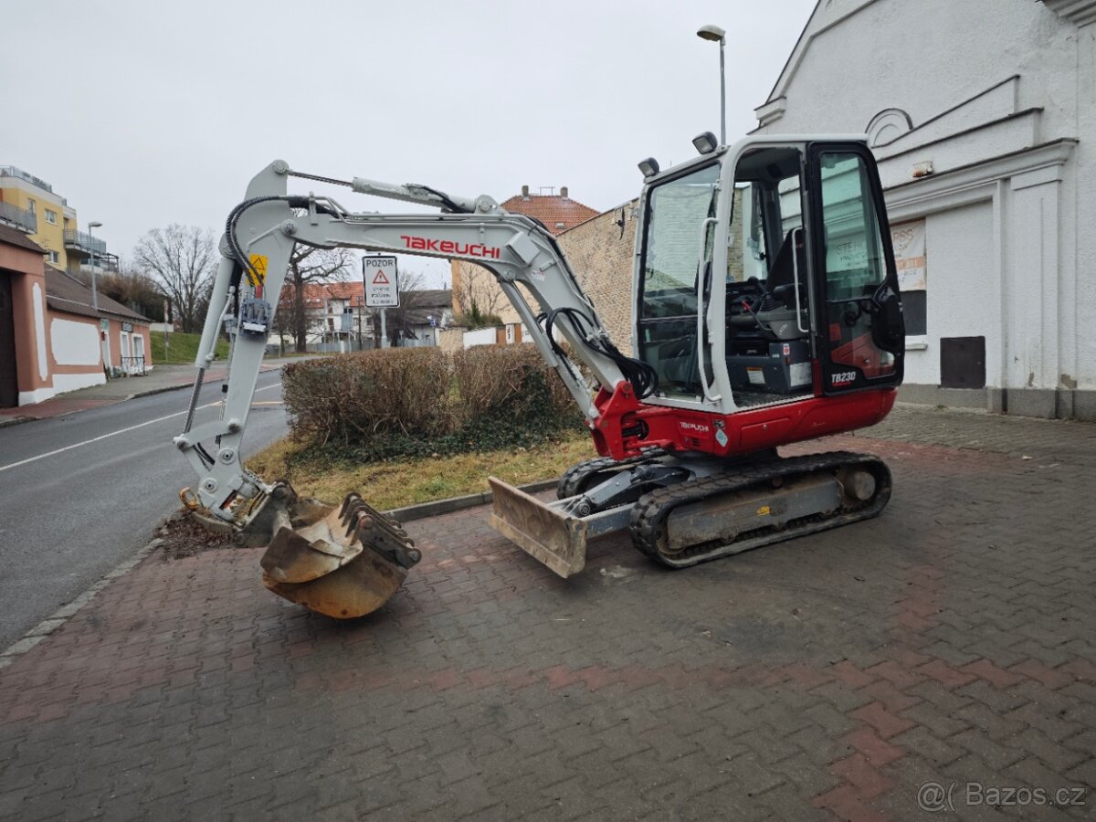 Minibagr Takeuchi TB230