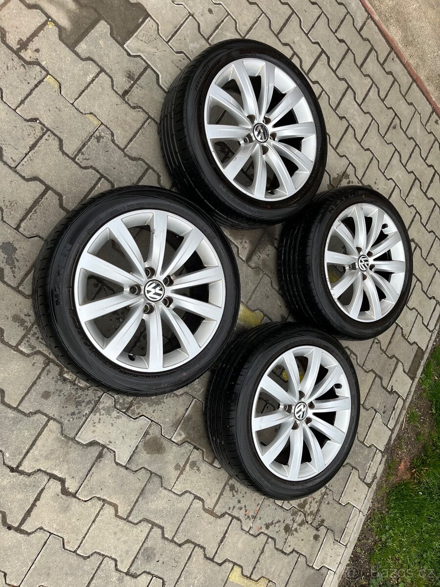 ALU kola VW 5x112 R17 plus pěkné letní pneu NEXEN