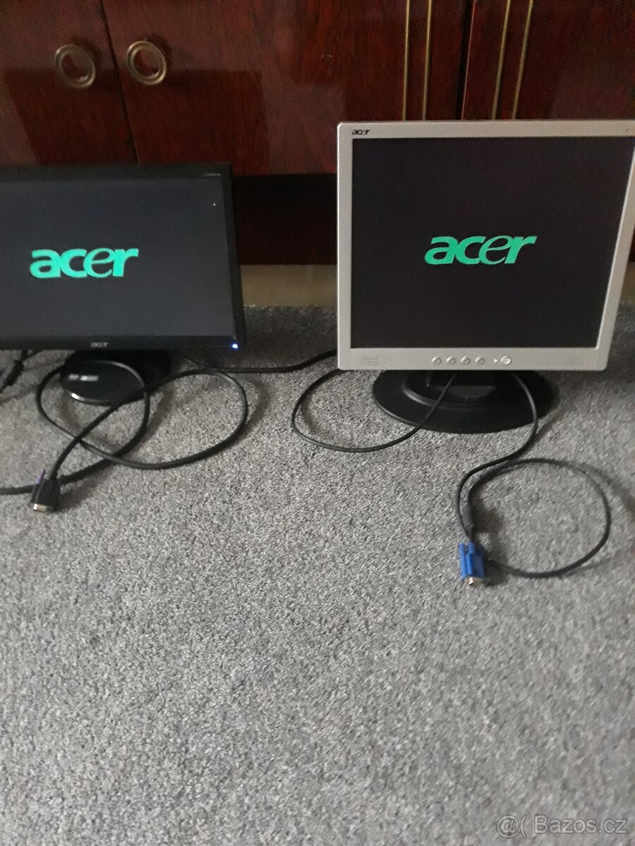 BAREVNÝ  MONITORY  ZN.  ACER  S  KABELÁŽÍ