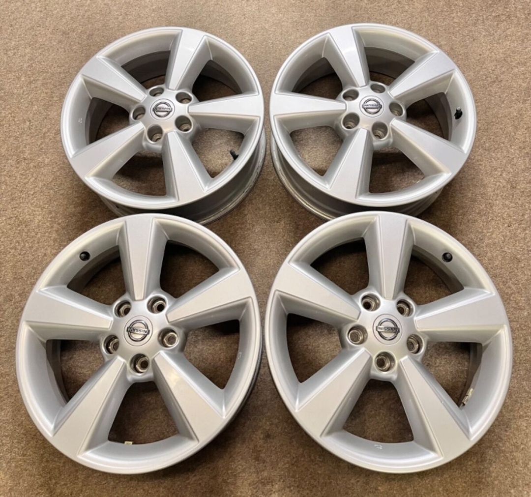 5x114,3 R17 originál alu Nissan Qashqai - ET 40 -