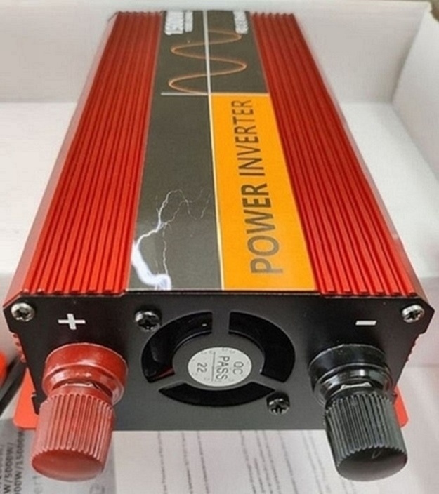 Měnič napětí inverter z 12V na 220V 1500W + USB