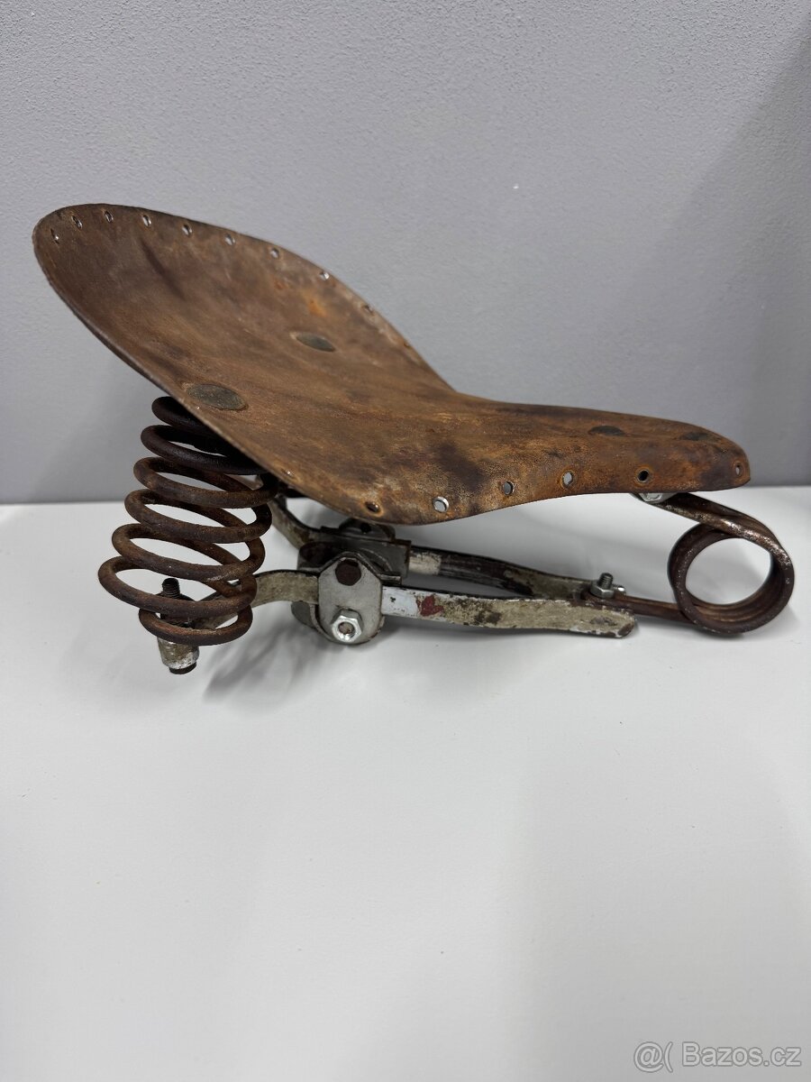 Jawa robot sedlo