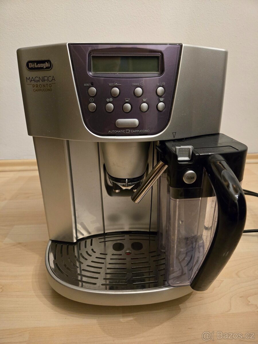 Kávovar značky DeLonghi Magnifica Pronto Cappuccino