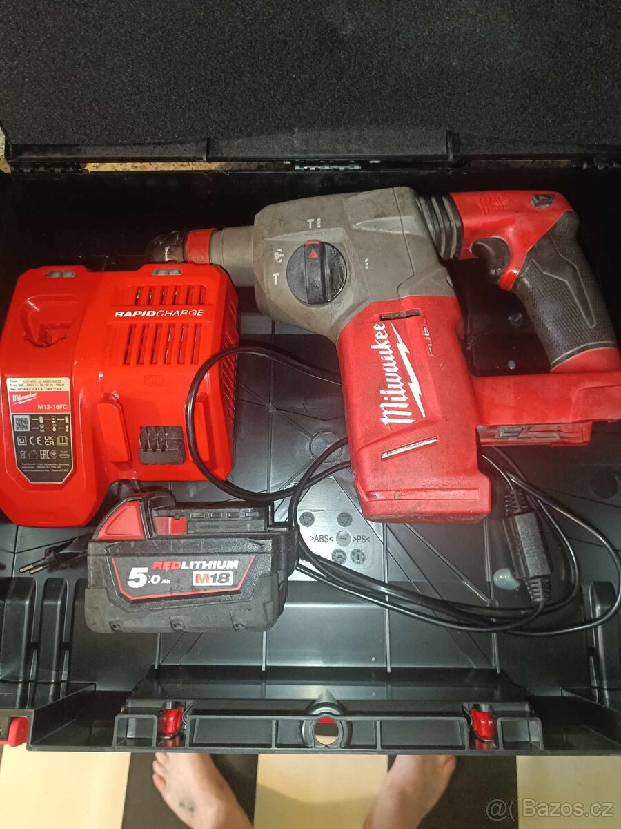 Aku vrtací kladivo MILWAUKEE M18 CHX.