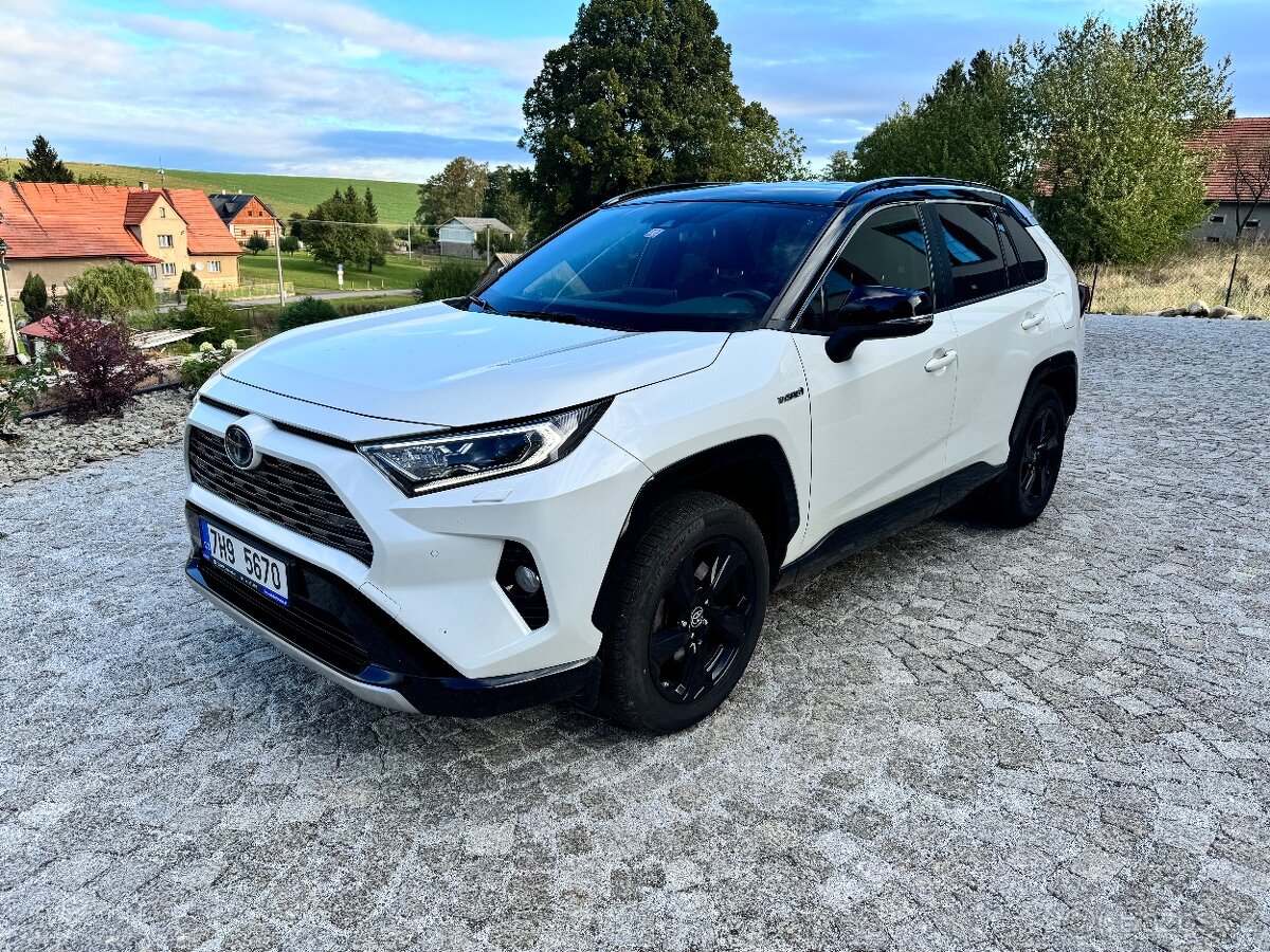 Toyota Rav4 2.5 Hybrid 2021 55xxx km 1 majitel