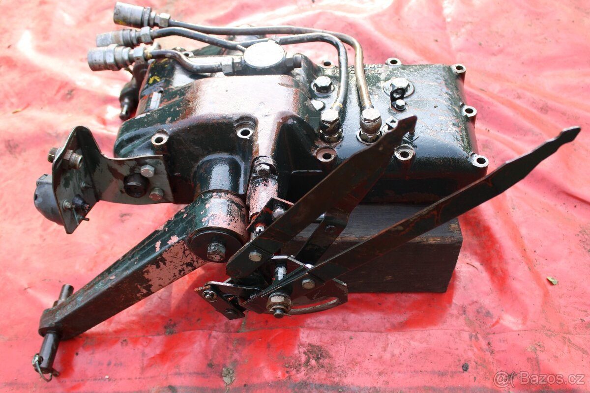 Zetor 7211 7711 7245 7745 víko hydrauliky pěkné plně funkční