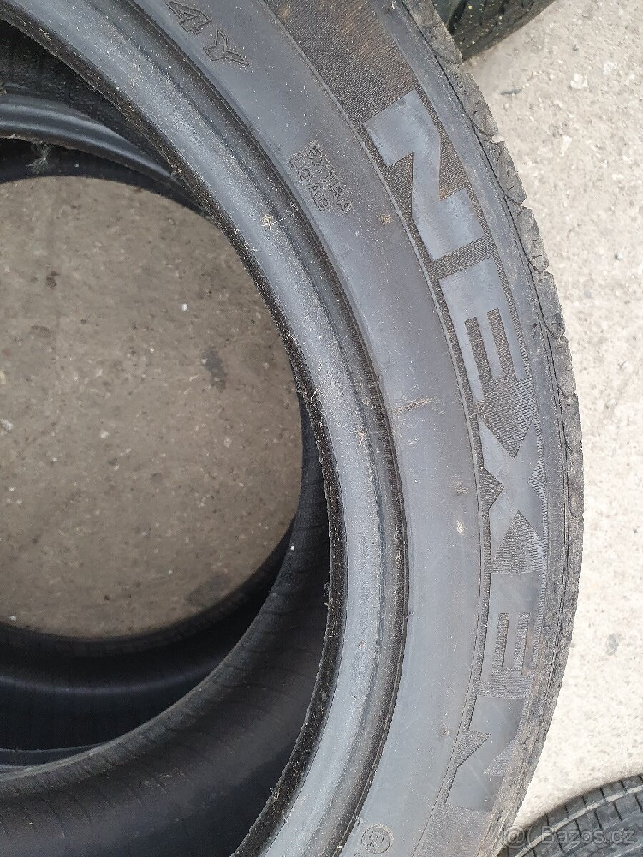 Jeté Pneu 255/45R19 104Y  DOT 4715