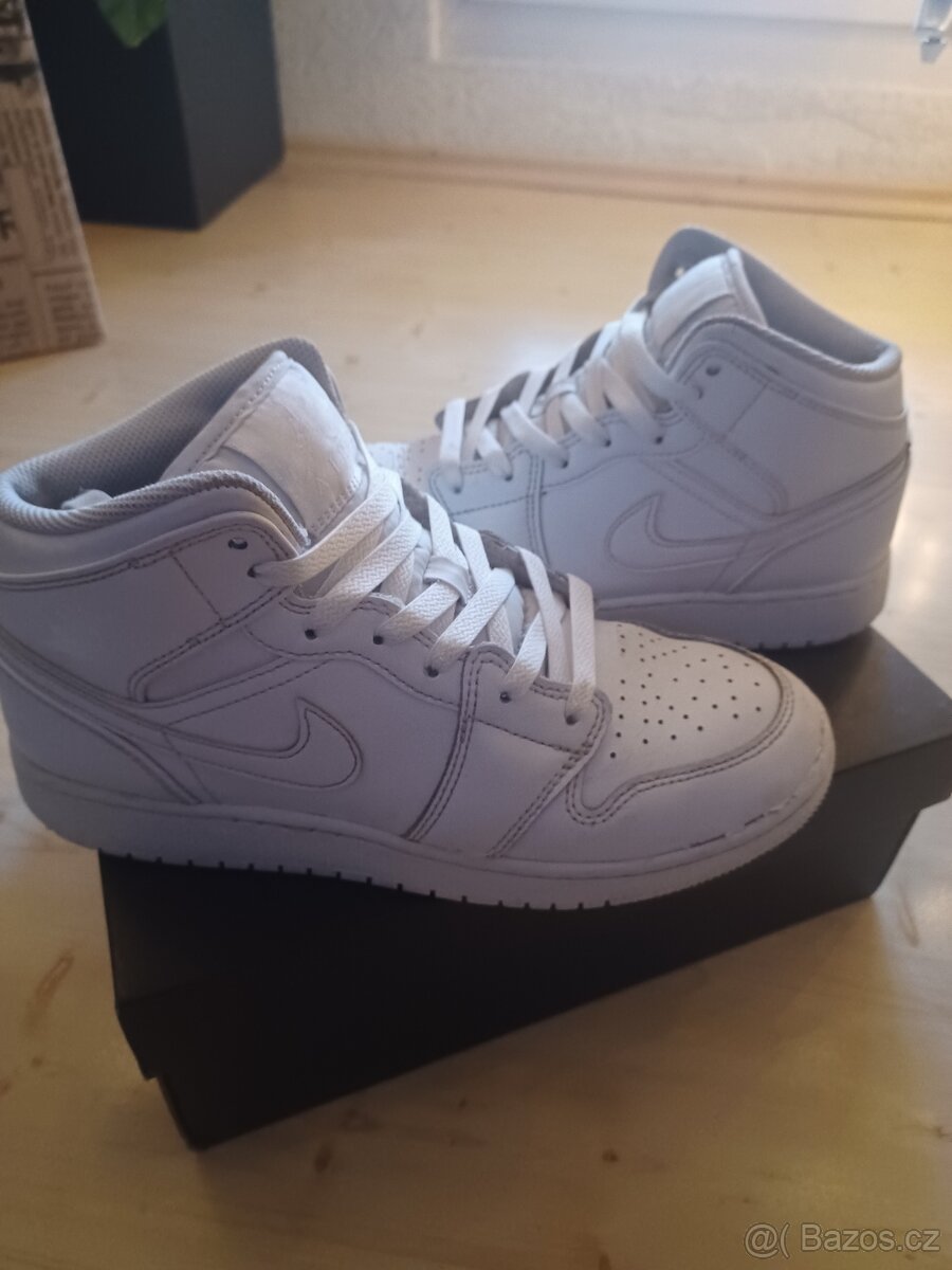 Nike Air Jordan 1 MID originál 40