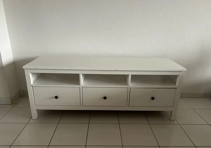 Prodám TV stolek IKEA HEMNES