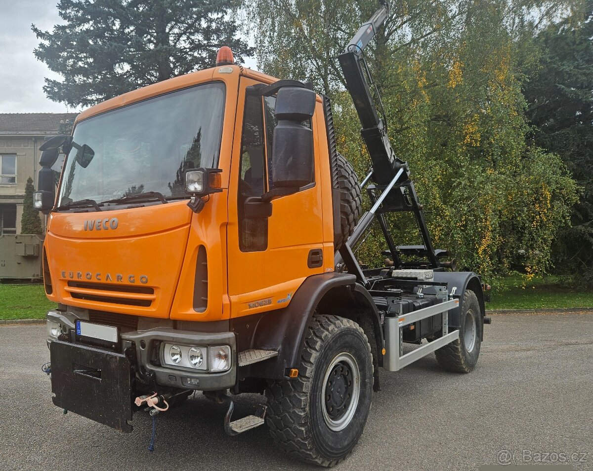 4x4 hák 13.5t Iveco komunál kropice sypač kontejner