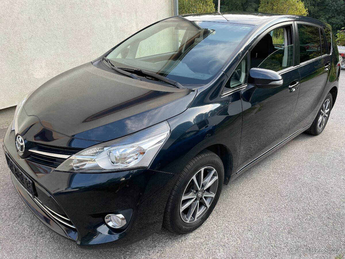 TOYOTA VERSO 1,8 108KW 7 MÍST 8/2013 TAŽNÉ TOP STAV