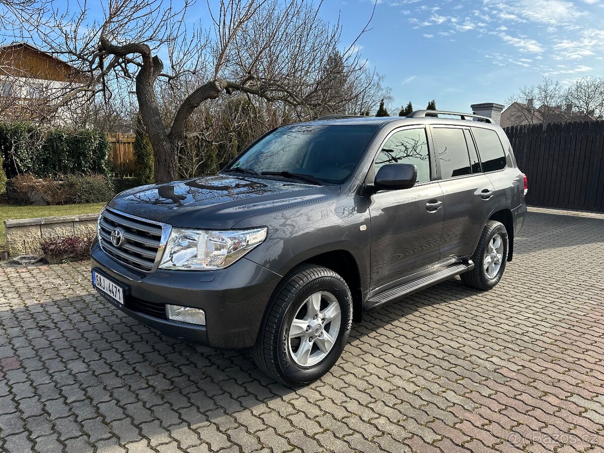 Toyota Land Cruiser v8 lc 200