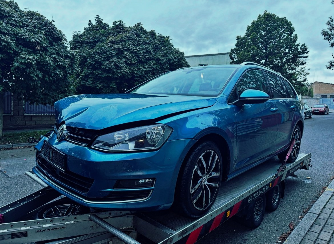 Vůz na náhradní díly VW Golf 7 kombi r.v. 2015 CRBC QSE LA5J