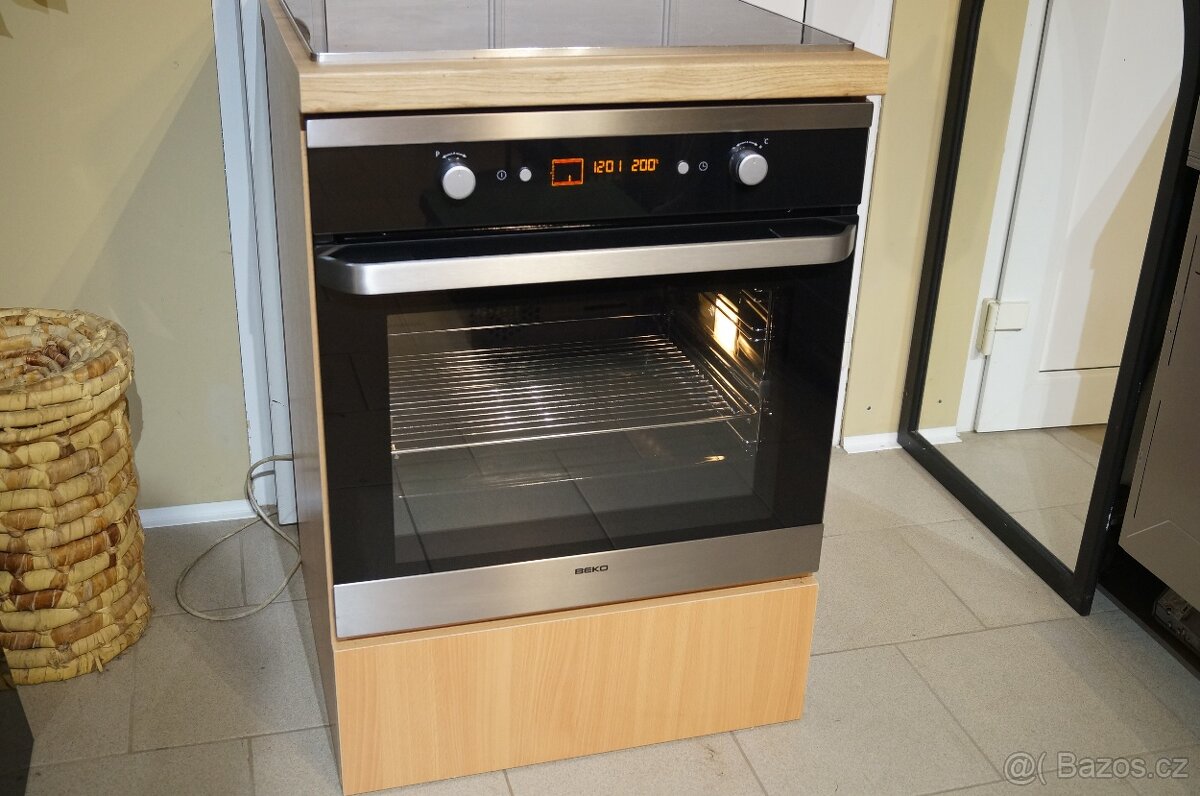 Trouba Beko nerezová vestavná OIM 25501 X