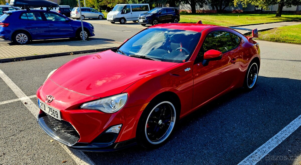 Scion FRS, r.v. 2012, 147 kW, krasavec v manuálu