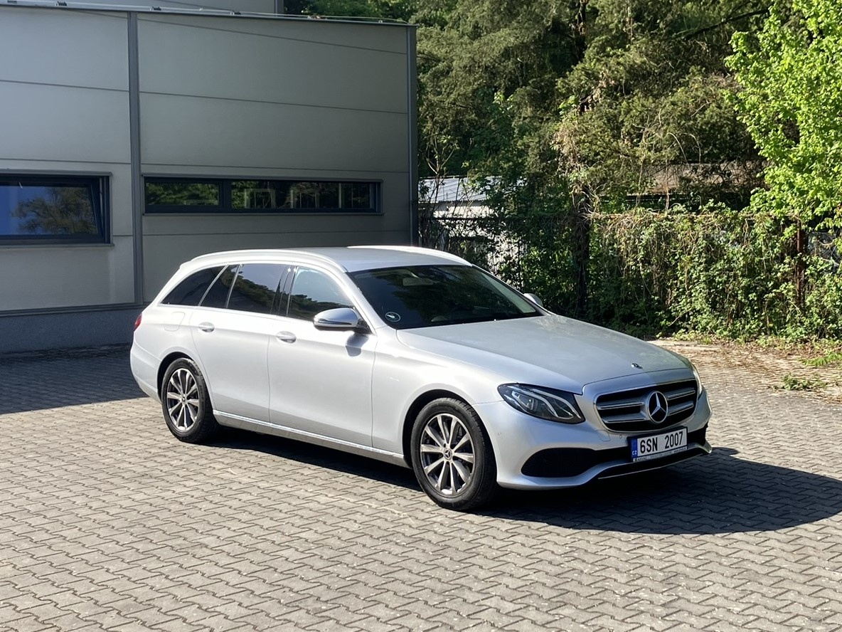 Mercedes E 220d T 9G-Tronic, Command, kamera