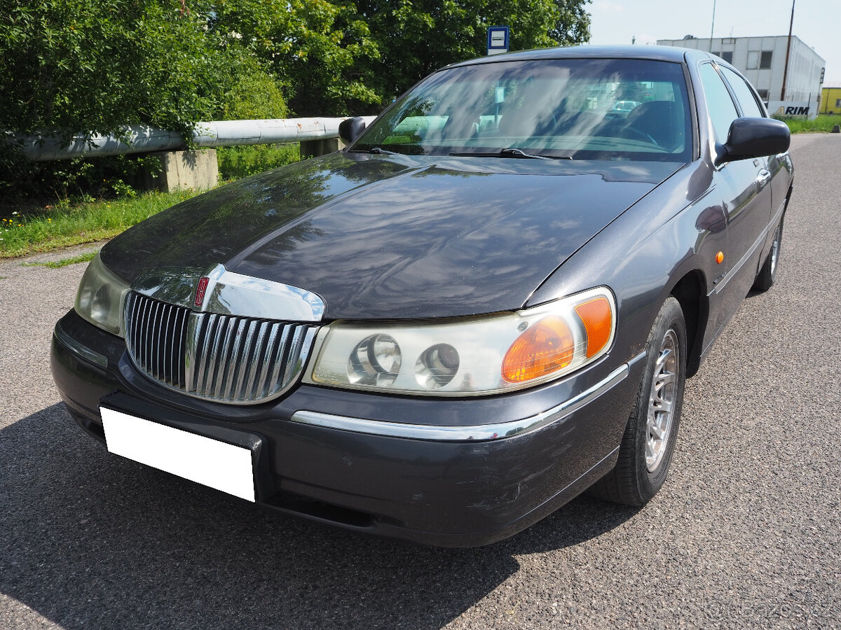 Lincoln Town Car 4.6 klima, kůže, automat